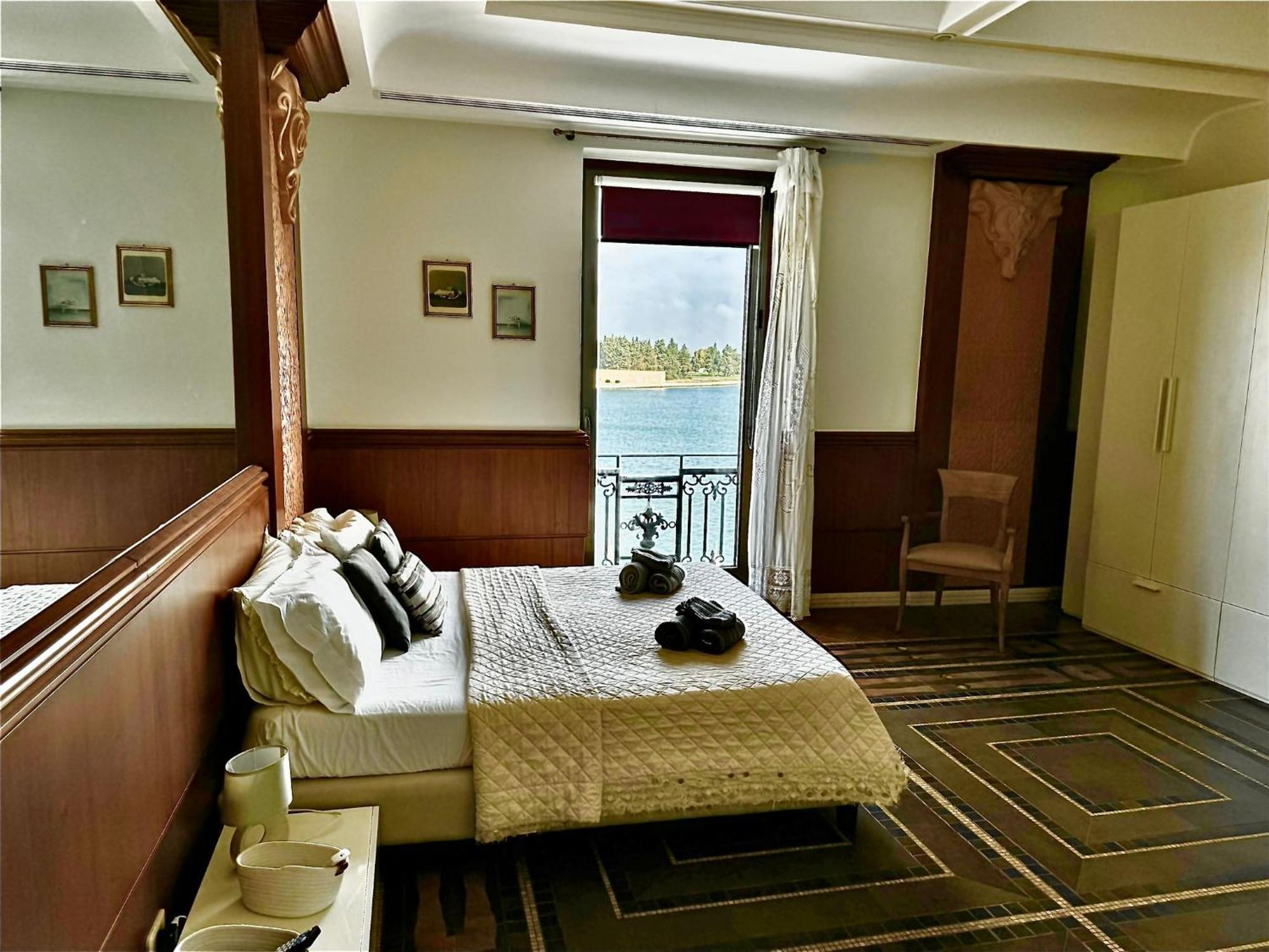 Regina Del Porto Apartment Brindisi Luaran gambar